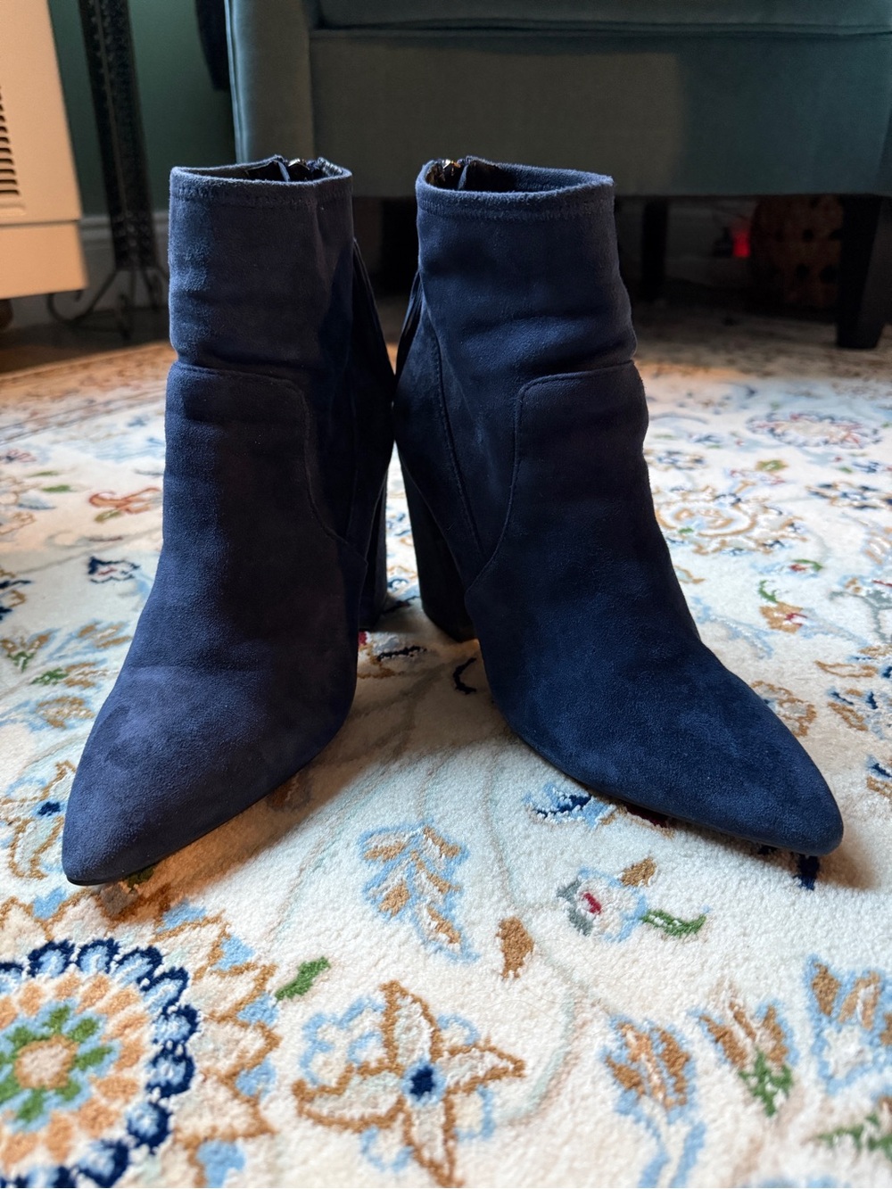 Kenneth Cole Women's Navy Suede Pointed Toe Block Heel Ankle Boots 8.5M - Picture 5 of 7